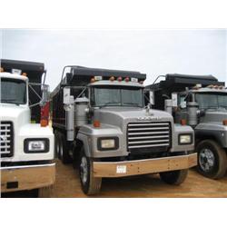 1998 MACK RD690S TRI-AXLE DUMP