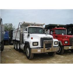 1996 MACK RD688S TRI-AXLE DUMP