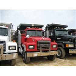 1995 MACK RD688S TRI-AXLE DUMP