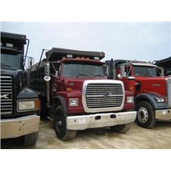 1995 FORD L8000 TRI-AXLE TRI-AXLE DUMP
