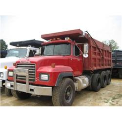 1993 MACK RD688S TRI-AXLE DUMP