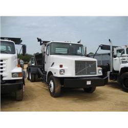 1993 VOLVO T/A ROLL OFF