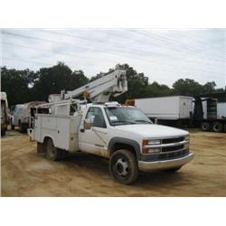 2000 CHEVROLET 3500 S/A BUCKET TRUCK