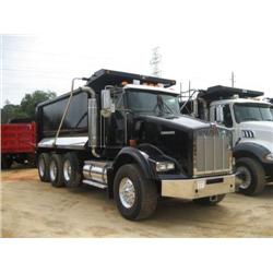2006 KENWORTH T800 TRI-AXLE DUMP