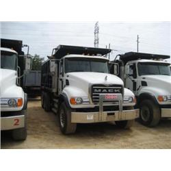 2006 MACK CV713 TRI-AXLE DUMP
