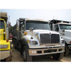 2005 INTERNATIONAL 7600 TRI-AXLE DUMP
