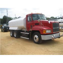 2001 MACK CH613 T/A WATER TRUCK