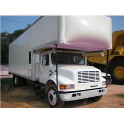 2000 INTERNATIONAL 4700 4X2 S/A VAN TRUCK