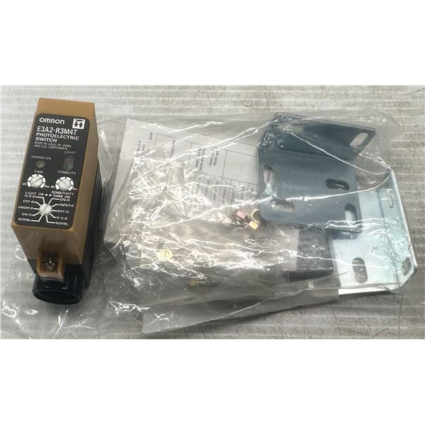 Omron #E3A2-R3M4T Photoelectric Switch