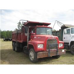 1974 MACK DM685S T/A DUMP