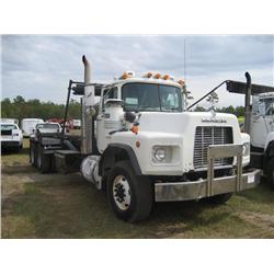 2000 MACK RD688S T/A ROLL OFF TRUCK