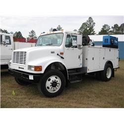 2001 INTERNATIONAL 4900 SERVICE TRUCK