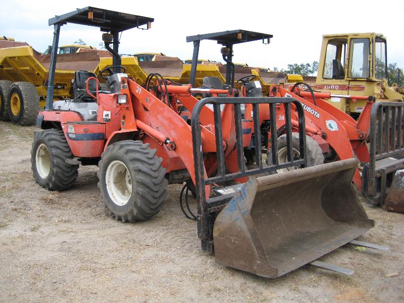 KUBOTA R520 RUBBER TIRED LOADER
