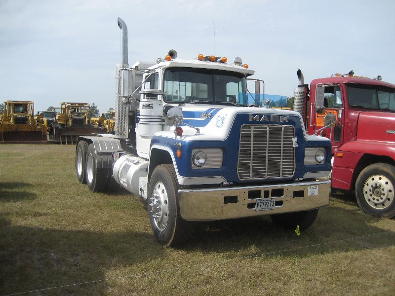 Mack R888 1988 MACK R688ST T/A TRUCK TRACTOR - J.M. Wood Auction Company, Inc.