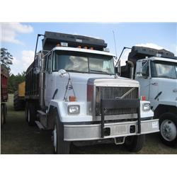 1999 VOLVO/AUTOCAR TRI-AXLE DUMP