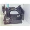 Image 2 : Singer Featherweight 3-110 Sewing Machine w/ Case, Controller & Accessories