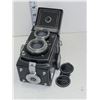 Image 8 : Vintage Yashica Double Lens Camera
