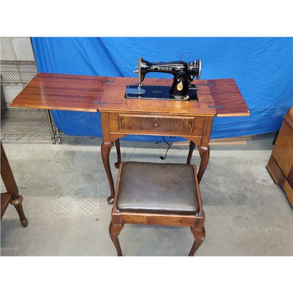 Antique 1904 Singer Sewing Machine with Stool & Wooden Case Working