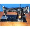 Image 3 : Antique 1904 Singer Sewing Machine with Stool & Wooden Case Working