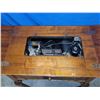 Image 8 : Antique 1904 Singer Sewing Machine with Stool & Wooden Case Working