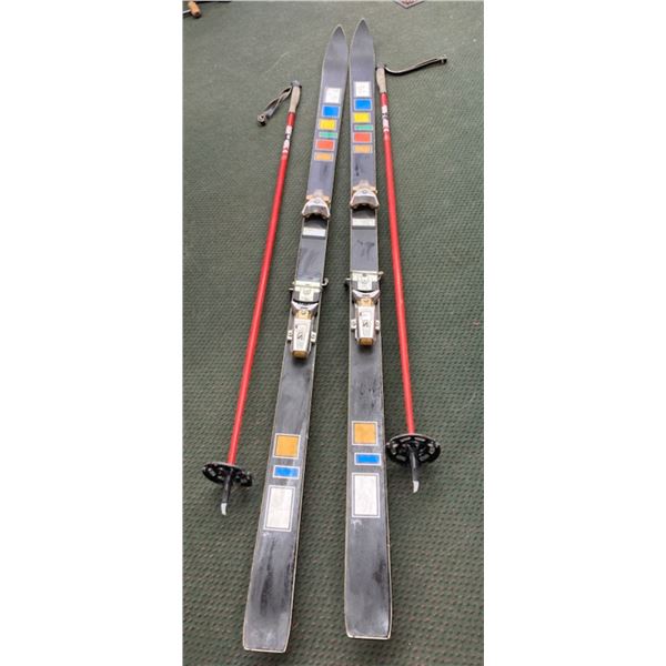 DECORATIVE CROSS-COUNTRY SKIS