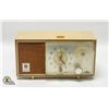 Image 1 : VINTAGE GENERAL ELECTRIC CLOCK RADIO
