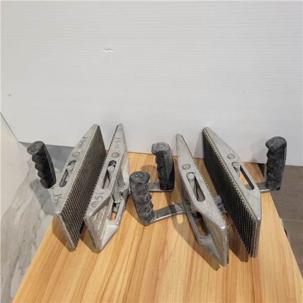 (Selling so much each x 2) 2- Stone carry clamps,