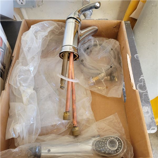 Delta single handle chrome kitchen sink, can be loaded