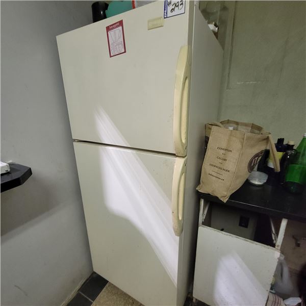 Crosley fridge, 28 in x 67 in H x 32 in Deep, working order, , contents do not go