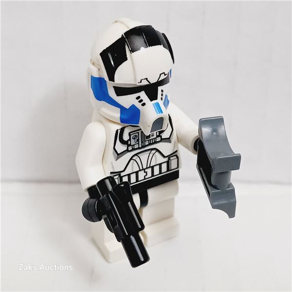 Lego Star Wars: Clone Trooper Pilot, 501st Legion (Phase 2) Minifigure - Item No: sw0439 - With Acce