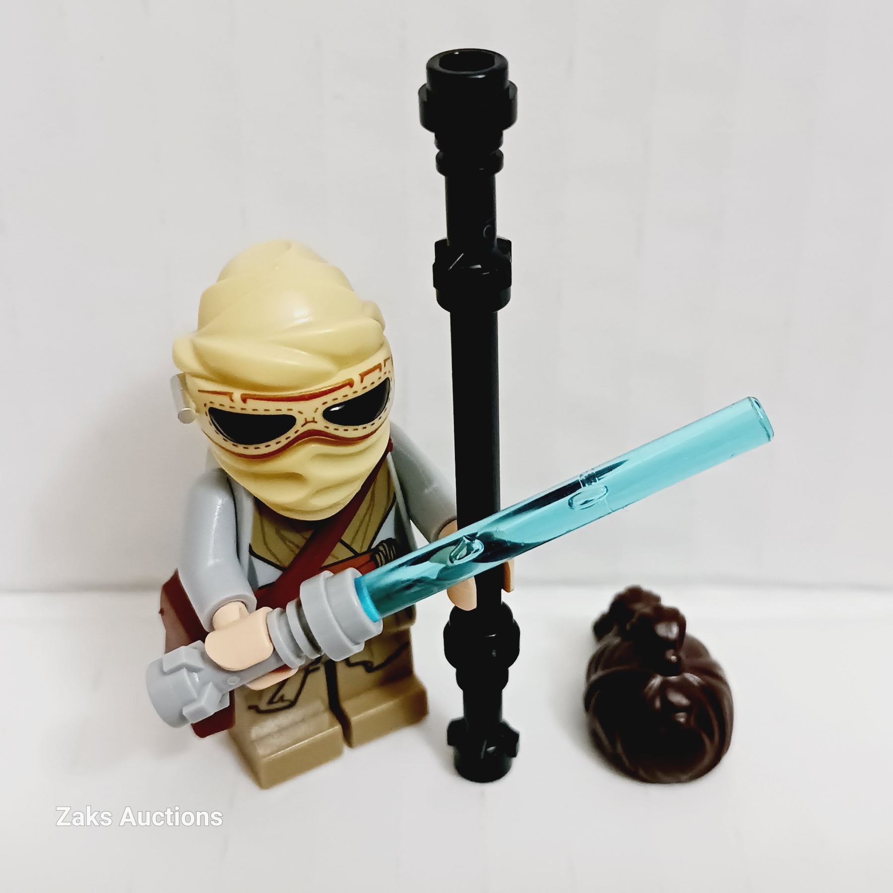 Lego Star Wars: Rey Minifigure - Item No: sw0677- With Accessories ...