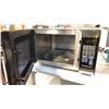 Image 2 : CUISINART MICROWAVE