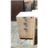 Image 1 : MAPLE 3 DR. MOBILE PEDESTAL