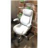 Image 1 : WHITE HI-BACK EXECUTIVE CHAIR