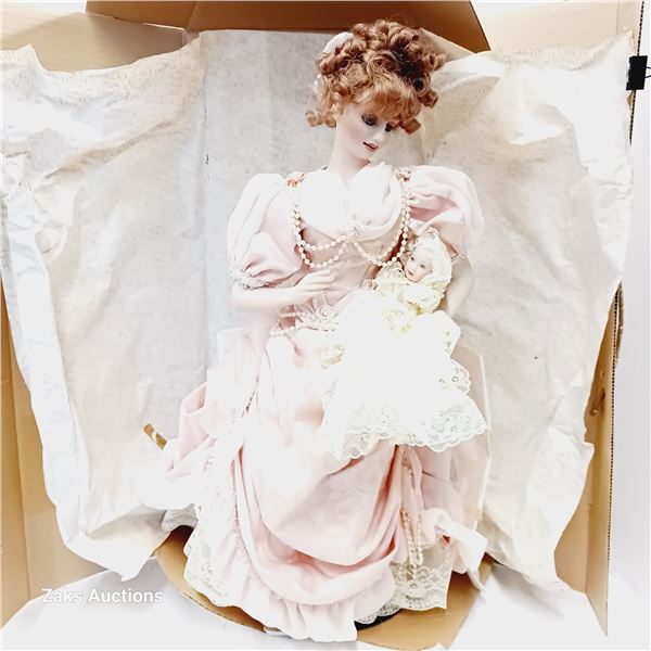 Collector Boxed Doll - Unamed Mother & Baby - Franklin Mint