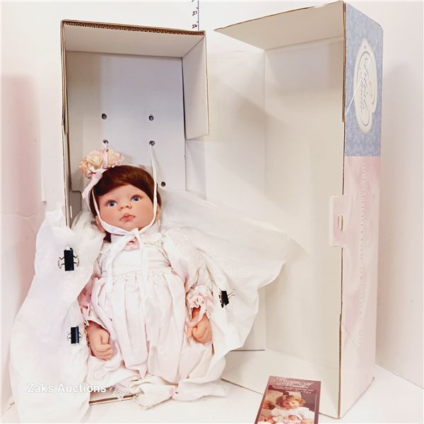Collector Boxed Doll - Susannah - Lee Middleton Original Dolls