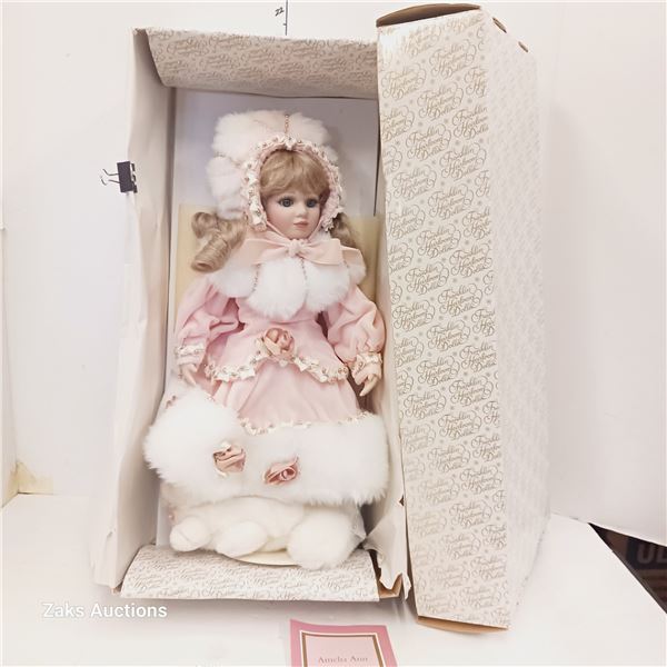 Collector Boxed Doll - Amelia Ann - Franklin Heirloom Dolls