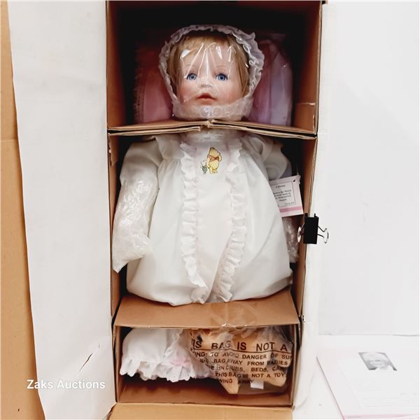 Collector Boxed Doll - Pooh's Gentle Lullaby - The Ashtson-Drake Galleries