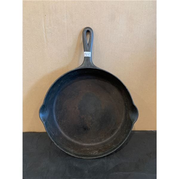 Vintage GRISWOLD Cast Iron No 9 Skillet