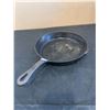 Image 4 : 10.5 Inch Benjamin & Medwin Cast Iron Skillet