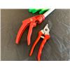 Image 3 : Cut & Hold Pruner With Gloves - New