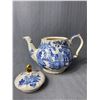 Image 2 : 2 Beautiful Vintage Sadler Tea Pots. 1 Has Small Chip