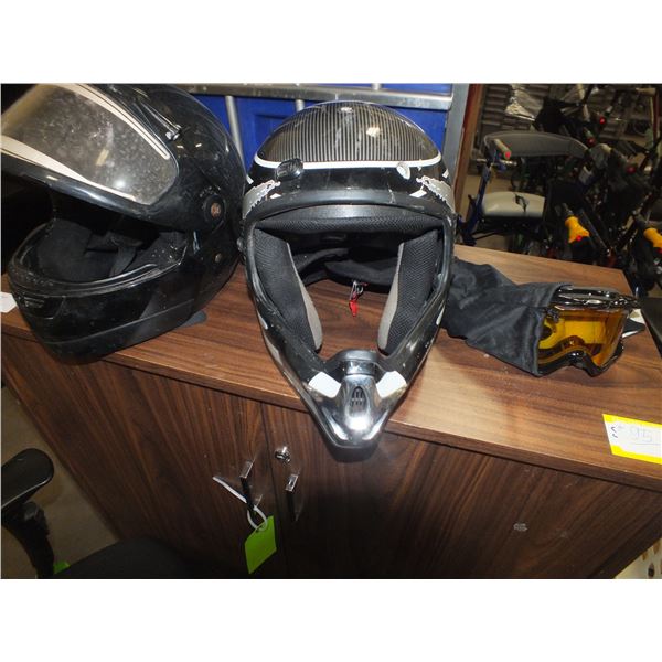 2 Motorcycle Helmets