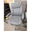 Image 1 : Grey Office Chair