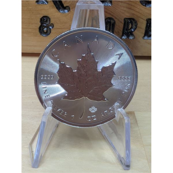 Lot 22-1)  1 oz Canadian Maple 2025 Silver