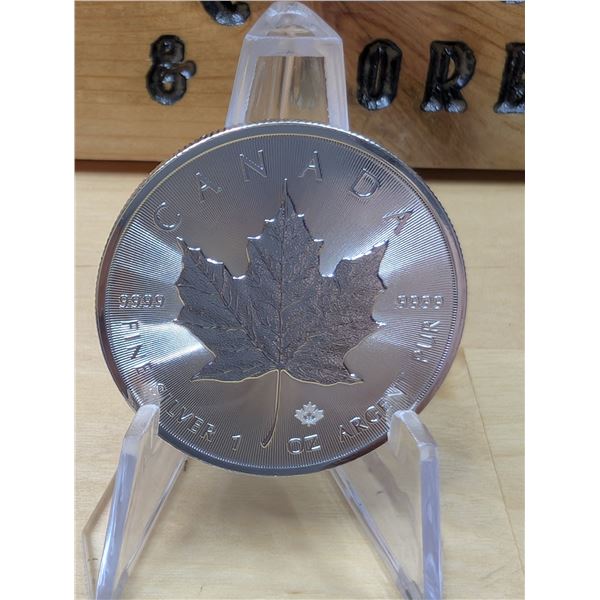 Lot 25-1) 1 oz  Canadian Maple 2022 Silver