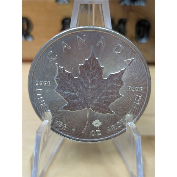 Lot 79-1) 1 oz Canadian Maple 2015 Silver