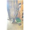 Image 2 : 7 SHOVELS AND SCOTS TURF SPREADER