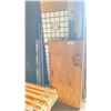 Image 2 : METAL AND WOOD COMMERCIAL SHELVING UNIT