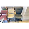 Image 2 : 4 CLIENT CHAIRS & A OFFICE CHAIR